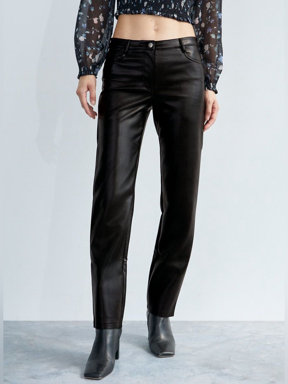 Aritzia Wilfred Low Rise Vegan Leather Straight Leg Pant Black Size 0